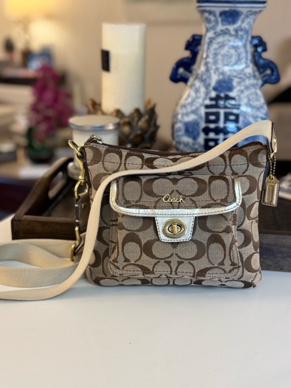 🤎 COACH PENELOPE SIGNATURE TAN AND BROWN CROSSBODY BAG. - Picture 2 of 16